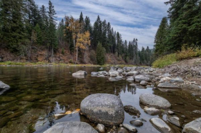 Rivers Edge by NW Comfy Cabins